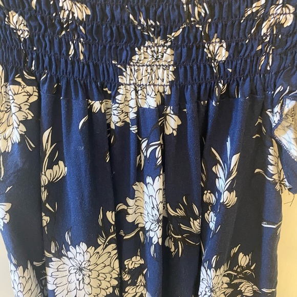 Dee Elle off the shoulder top. Small. - Picture 3 of 4